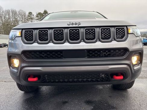 Used 2023 Jeep Compass Trailhawk AWD/4WD image 11
