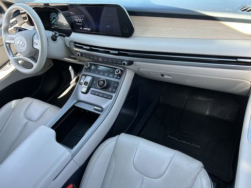 Used 2023 Hyundai Palisade Limited FWD image 12