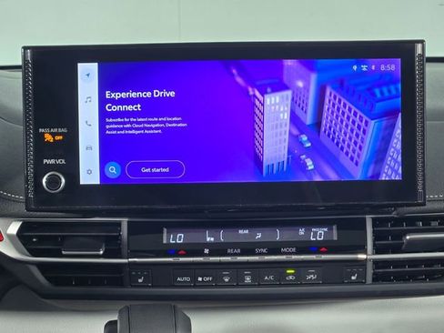 Used 2025 Toyota Sienna XSE FWD image 25
