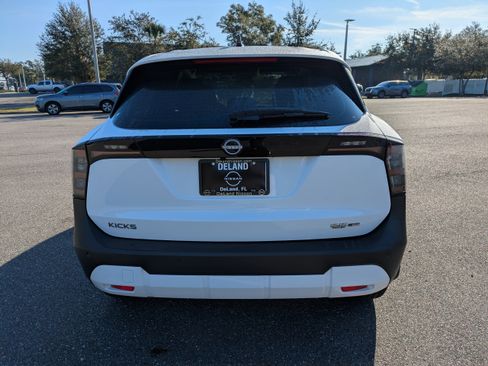 New 2026 Nissan Kicks S image 5