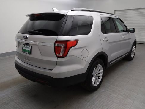 Used 2017 Ford Explorer XLT w/ Equipment Group 201A FWD image 9