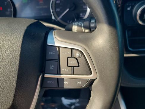 Used 2023 Toyota Highlander XLE FWD image 22
