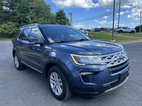 Used 2018 Ford Explorer XLT w/ Equipment Group 202A AWD/4WD image 7