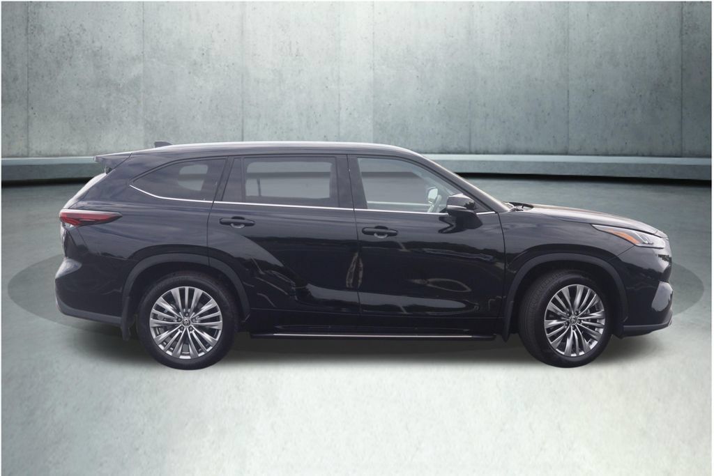 Used 2026 Toyota Highlander Platinum AWD/4WD image 37
