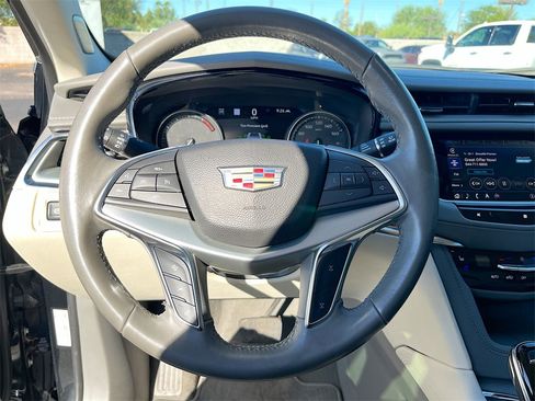 Used 2021 Cadillac XT5 Premium Luxury image 11