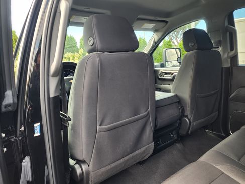 Used 2024 Chevrolet Silverado 2500 LT image 17