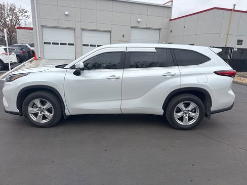 Used 2023 Toyota Highlander L image 6