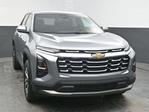 Used 2025 Chevrolet Equinox LT image 3