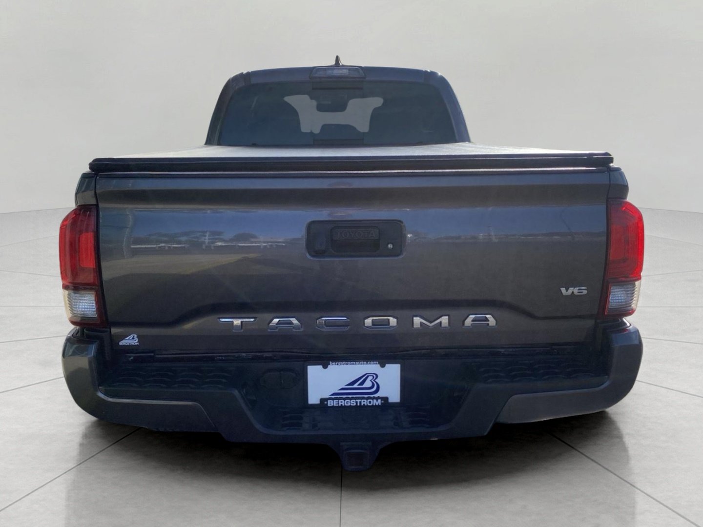 Used 2019 Toyota Tacoma SR5 AWD/4WD image 9