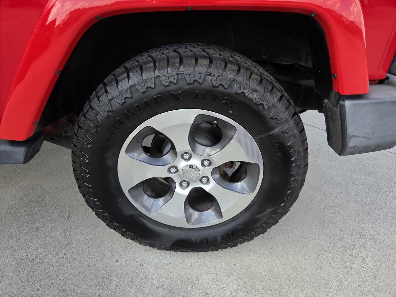 Used 2018 Jeep Wrangler Sahara w/ Connectivity Group AWD/4WD image 24