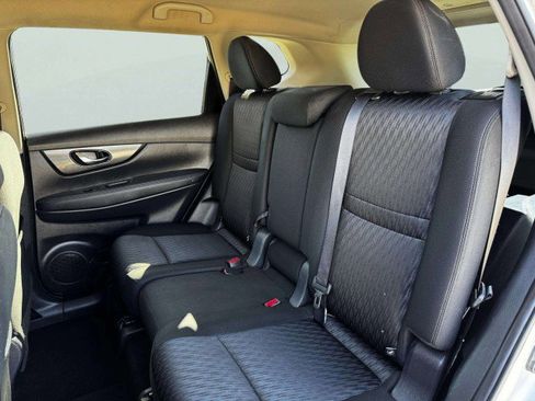 Used 2018 Nissan Rogue SV image 33