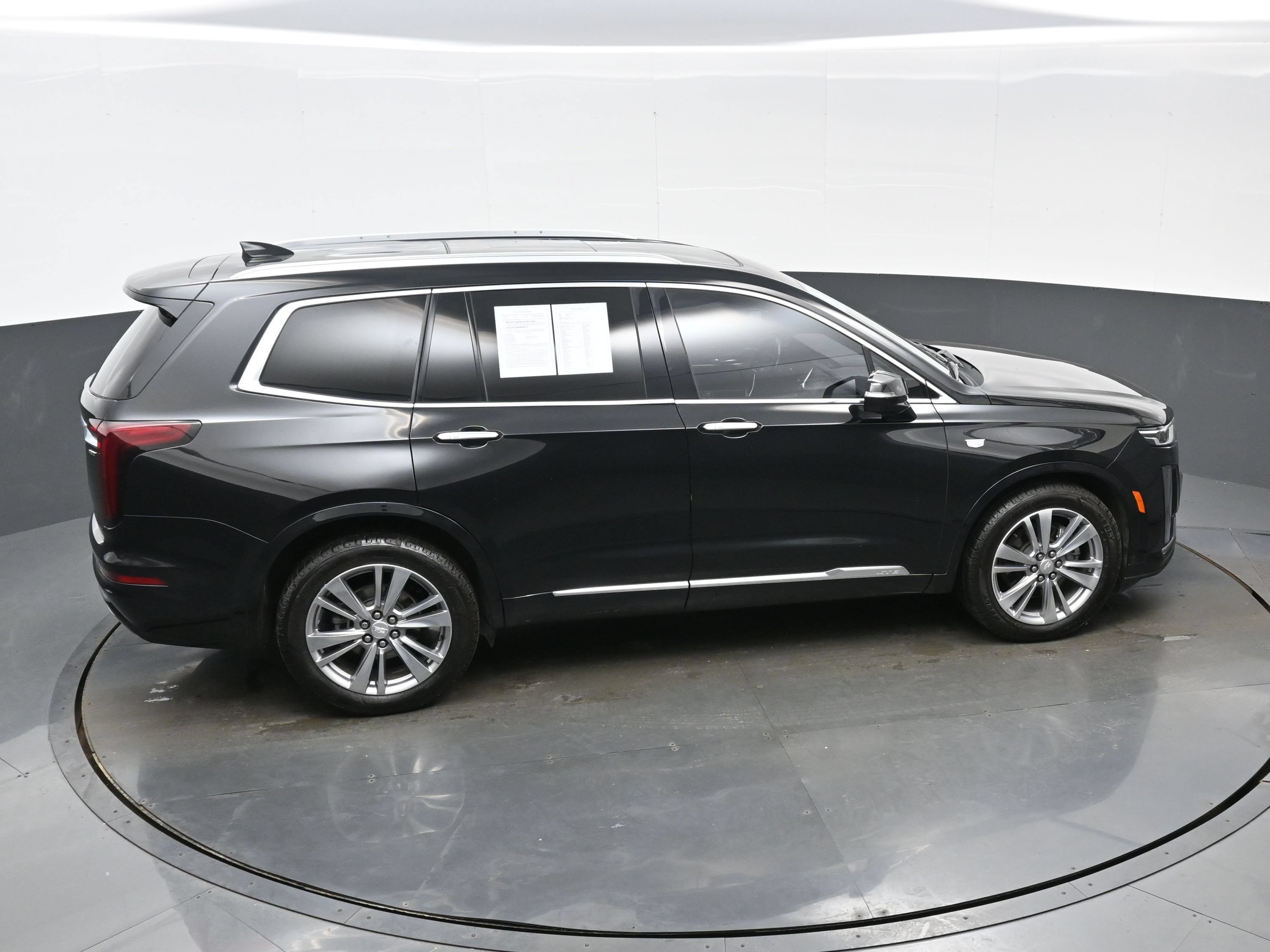 Used 2023 Cadillac XT6 Premium Luxury FWD image 39