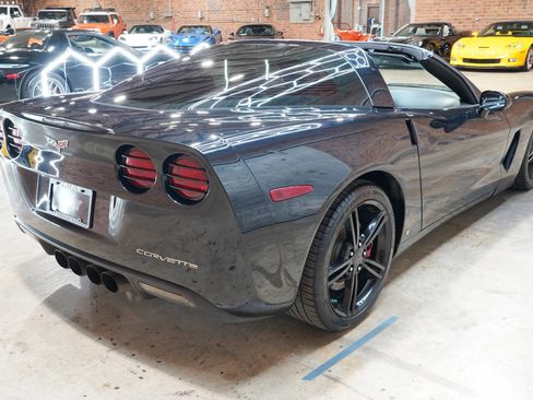 Used 2007 Chevrolet Corvette Coupe w/ Preferred Equipment Group RWD image 36