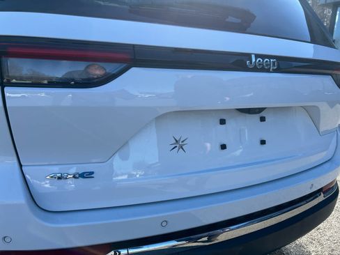 Used 2022 Jeep Grand Cherokee Limited 4xe image 57