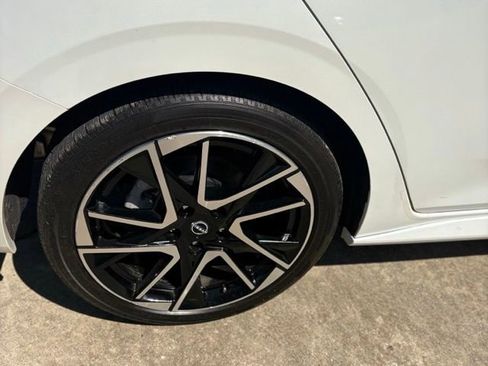 Used 2024 Nissan Sentra SR FWD image 12