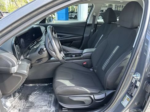 Used 2025 Hyundai Elantra SEL FWD image 30