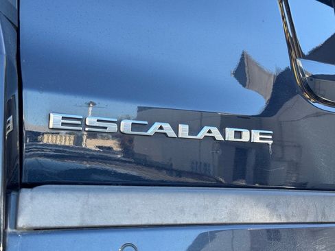 Used 2017 Cadillac Escalade Premium Luxury AWD/4WD image 5