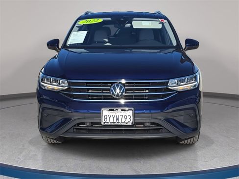 Used 2022 Volkswagen Tiguan SE image 3