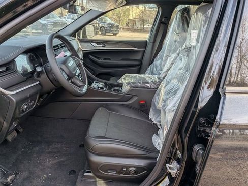 New 2026 Jeep Grand Cherokee Laredo AWD/4WD image 9