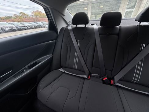 Used 2025 Hyundai Elantra SEL image 46