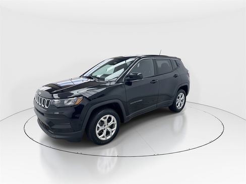 Used 2024 Jeep Compass Sport image 4
