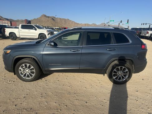 Used 2021 Jeep Cherokee Latitude Lux w/ Comfort/Convenience Group AWD/4WD image 2
