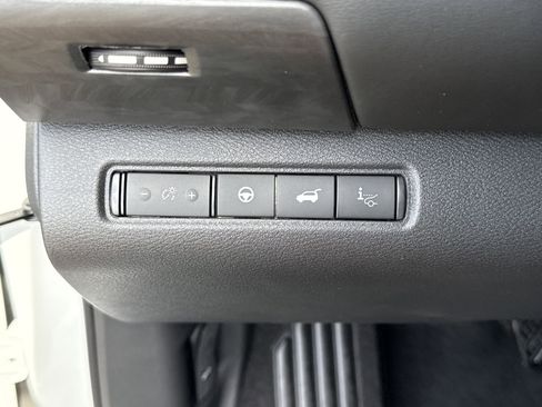 New 2026 Nissan Pathfinder Platinum FWD image 13