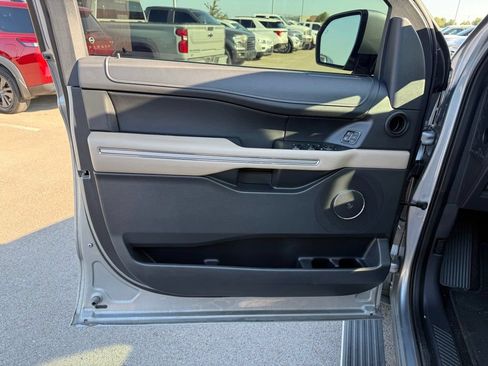 Used 2023 Ford Expedition Limited AWD/4WD image 7