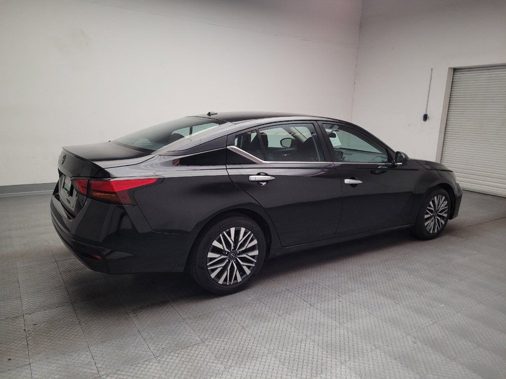 Used 2025 Nissan Altima 2.5 SV FWD image 10