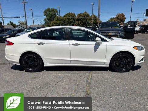 Used 2016 Ford Fusion SE w/ Equipment Group 202A FWD image 4
