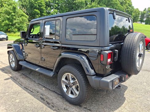 Used 2023 Jeep Wrangler Unlimited Sahara w/ Cold Weather Group AWD/4WD image 22