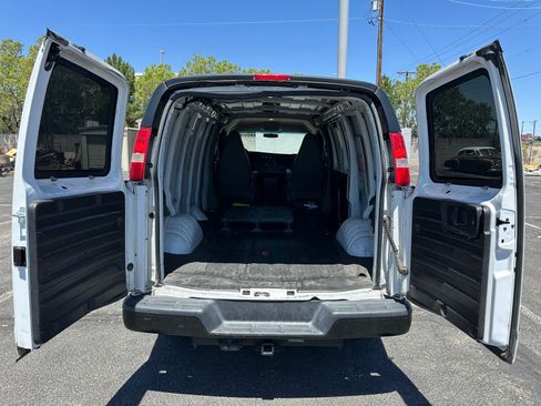 Used 2017 Chevrolet Express 2500 RWD image 11
