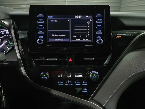 Used 2021 Toyota Camry SE w/ Carpet Mat Package (TMS) image 23