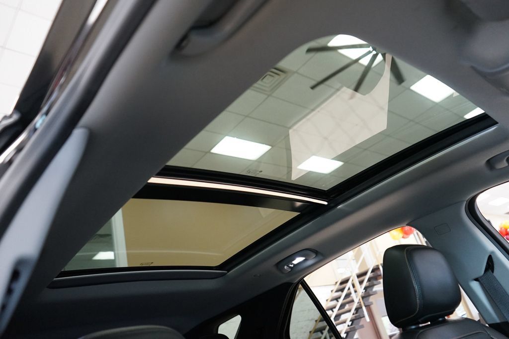 Used 2020 Chevrolet Equinox Premier AWD/4WD image 10