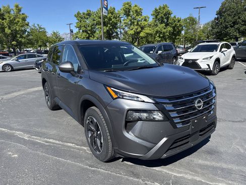 Used 2025 Nissan Rogue SV FWD image 4