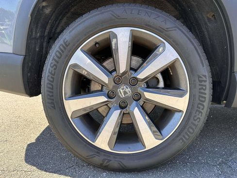 Used 2025 Honda Pilot Touring image 6