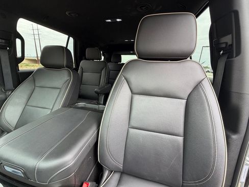 Used 2025 Chevrolet Tahoe Premier RWD image 14
