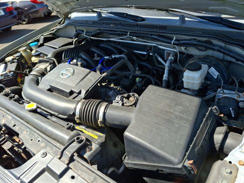 Used 2006 Nissan Frontier LE AWD/4WD image 26