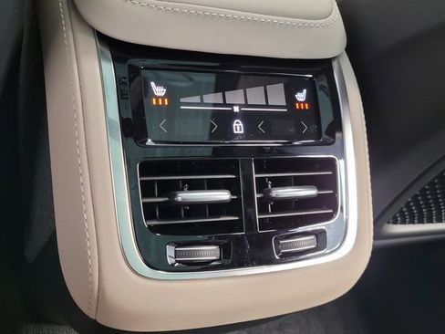 New 2026 Volvo XC90 B5 Plus w/ Protection Package Premier AWD/4WD image 12