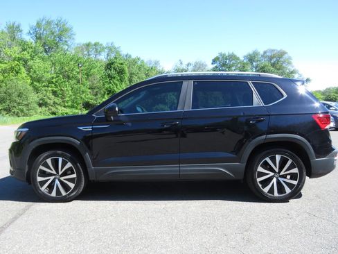 Used 2023 Volkswagen Taos SE AWD/4WD image 8