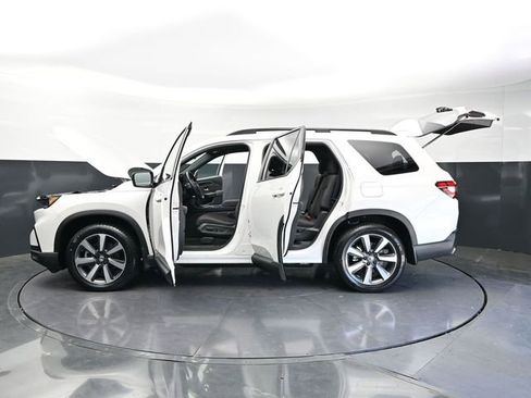 Certified 2025 Honda Pilot Sport image 46
