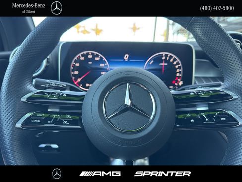 Used 2025 Mercedes-Benz GLC 350e 4MATIC image 28