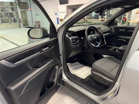 Used 2025 GMC Acadia Elevation image 13