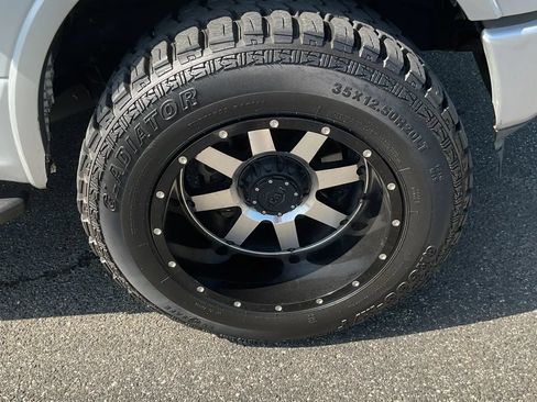 Used 2018 Ford F150 XLT w/ Equipment Group 302A Luxury AWD/4WD image 12