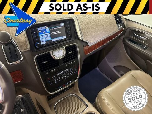 Used 2014 Chrysler Town & Country Touring-L w/ Driver Convenience Group FWD image 28