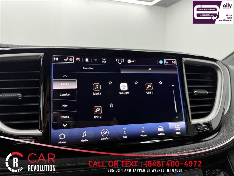 Used 2024 Chrysler Pacifica Limited FWD image 22