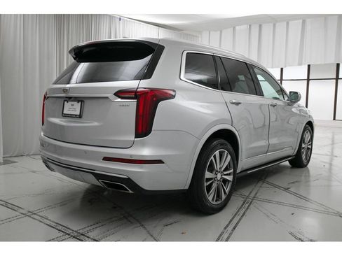 Used 2020 Cadillac XT6 Premium Luxury image 7