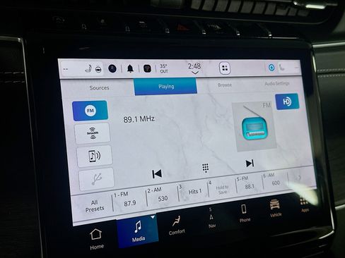 Used 2023 Jeep Grand Cherokee Limited image 21