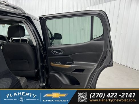 Used 2023 GMC Acadia SLE w/ Driver Convenience Package FWD image 12