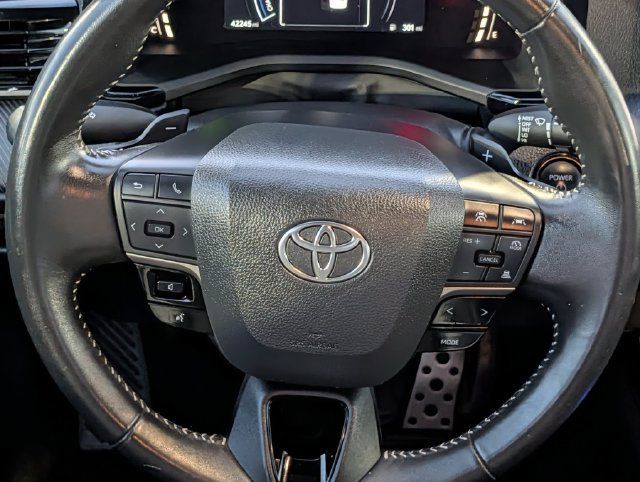 Used 2025 Toyota Camry SE FWD image 13